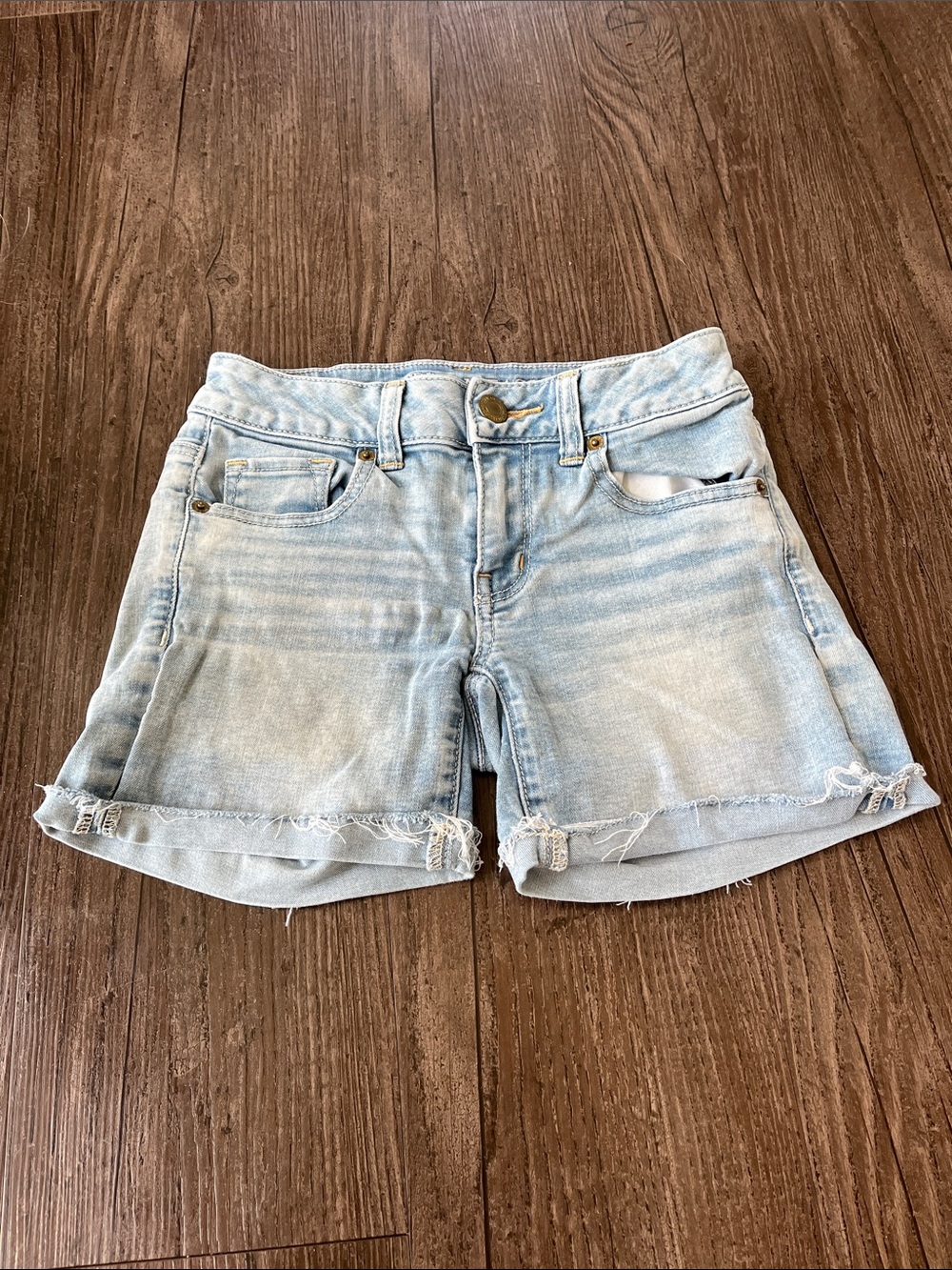 American Eagle Women’s Light Wash Midi Jean Short Size 0